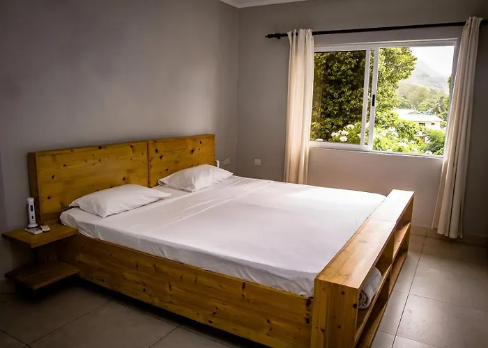 Riverside - * Beau Vallon (Mahe)